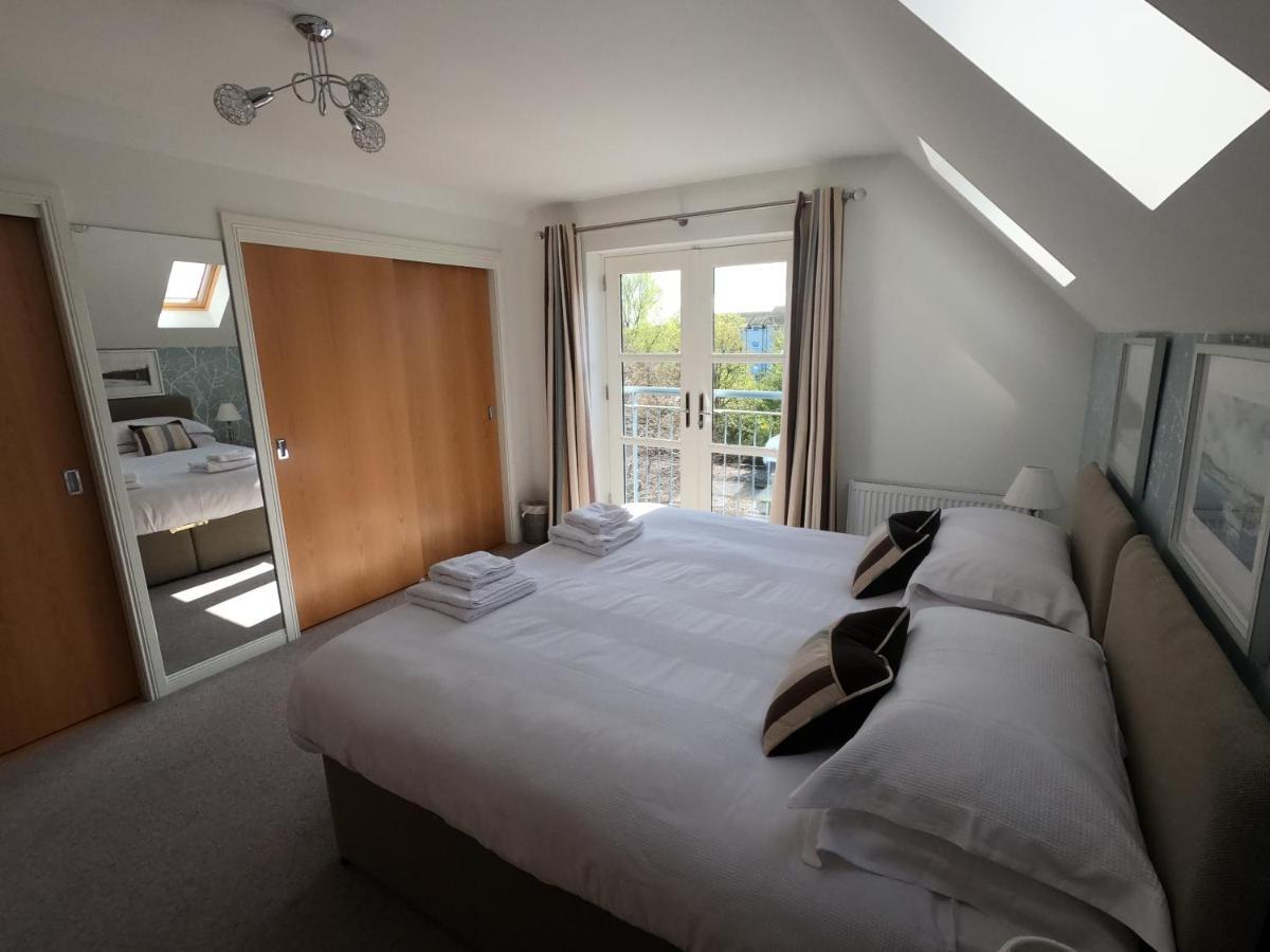 Riverbank Apartments 네언 외부 사진